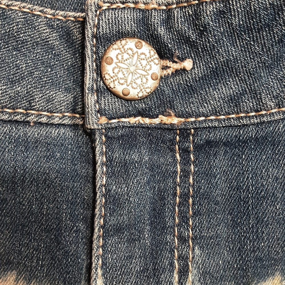 ♡♡♡♡♡ Womens size 11 denim shorts - Picture 3 of 6